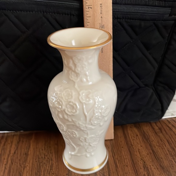 Mint condition Lenox vase - Picture 2 of 3